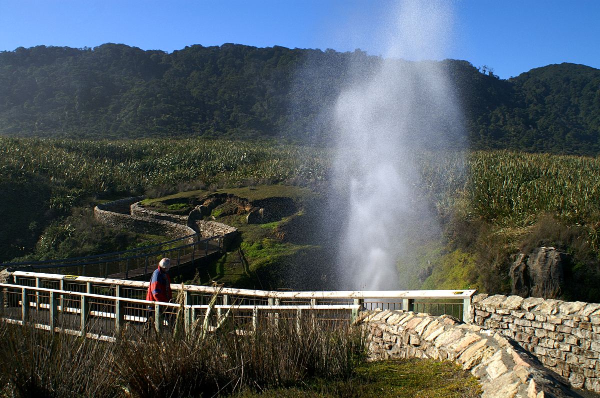 潘凯克岩和喷潮口｜Punakaiki Pancake Rocks & Blowholes