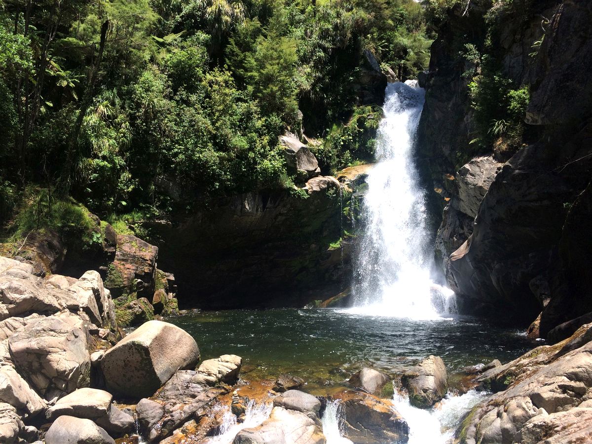 怀努伊瀑布｜Wainui Falls